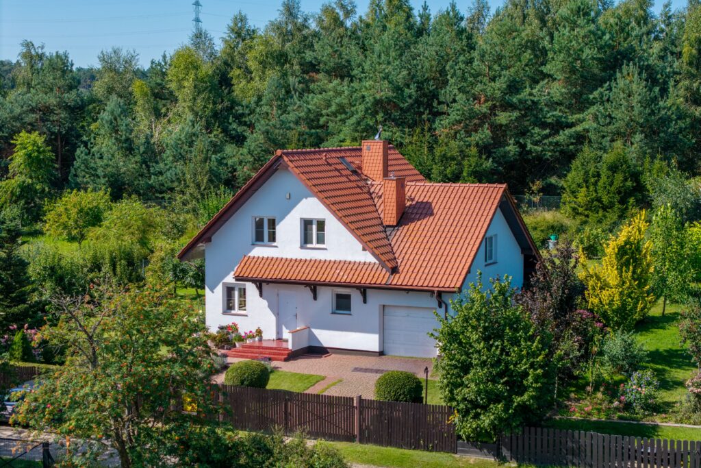 Wyjątkowy, zadbany dom wolnostojący w malowniczej,  spokojnej okolicy.