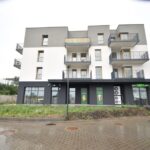 Zostań pierwszym lokatorem. Na wynajem komfortowe dwa pokoje z miejscem w hali garażowej i kom. lokatorską – 30m2 w Rumii koło stacji SKM