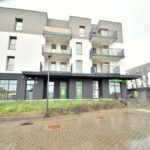 Zostań pierwszym lokatorem. Na wynajem komfortowe dwa pokoje z miejscem w hali garażowej i kom. lokatorską – 30m2 w Rumii koło stacji SKM