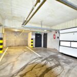 Zostań pierwszym lokatorem. Na wynajem komfortowe dwa pokoje z miejscem w hali garażowej i kom. lokatorską – 30m2 w Rumii koło stacji SKM
