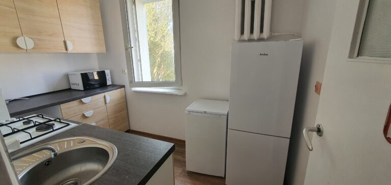 Słoneczne dwupokojowe mieszkanie w doskonałej lokalizacji -44 m2 – dwa niezależne pokoje.