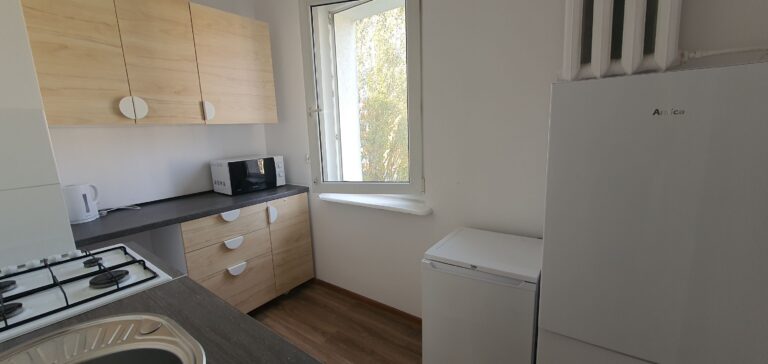 Słoneczne dwupokojowe mieszkanie w doskonałej lokalizacji -44 m2 – dwa niezależne pokoje.